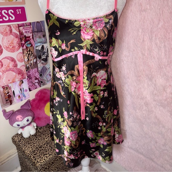 Y2K Victoria’s Secret pink and black floral slip - Picture 2 of 9